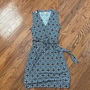 Banana Republic women’s navy & white wrap dress